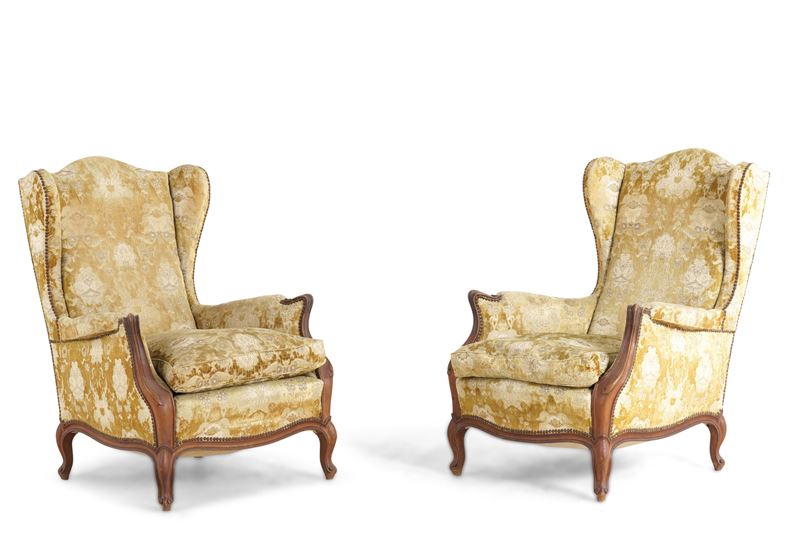 Coppia di poltrone imbottite con struttura in legno  - Auction Antique - Cambi Casa d'Aste