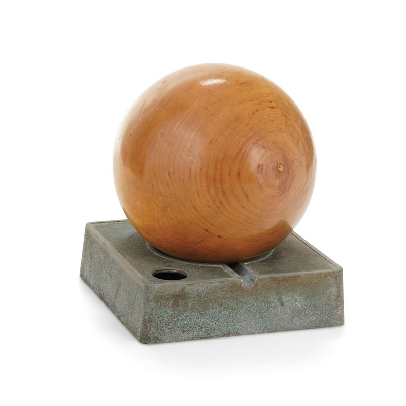 Sfera in legno con base in metallo  - Asta Antiquariato - Cambi Casa d'Aste