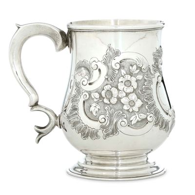 Mug, Dublino (1810 circa), Argento fuso sbalzato e cesellato con marchio dell’argentiere “J B” (n...