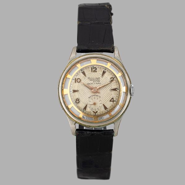 Solo tempo in metallo laminato con fondello a vista, quadrante argentè lavorato con piccoli secondi al sei, carica manuale, 36 mm