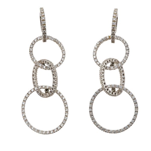 Orecchini pendenti con diamanti