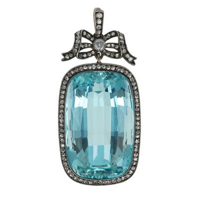 Pendente con acquamarina e piccoli diamanti, montatura in argento