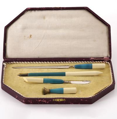 Set da Scrivania in Custodia. XX Secolo