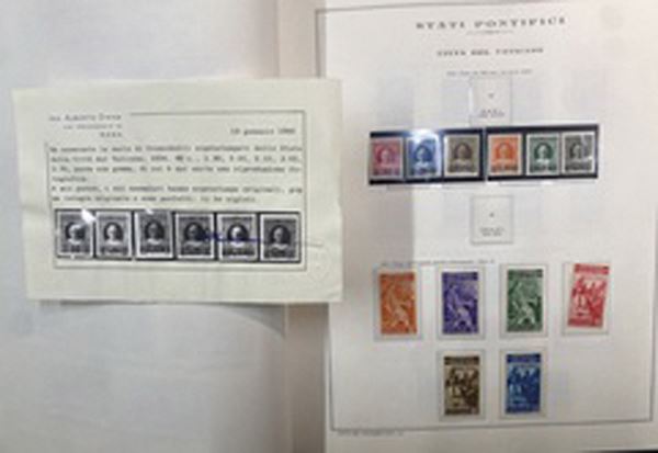 Città del Vaticano, Album 1929-77 completo di tutte le emissioni compresi foglietti e servizi.