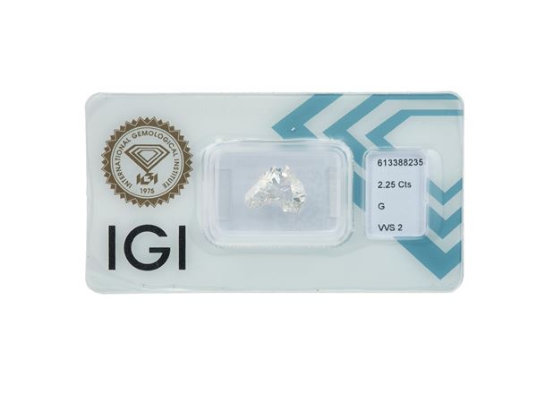 Diamante taglio testa di cavallo di ct 2.25, colore G, caratteristiche interne VVS2, fluorescenza UV lieve