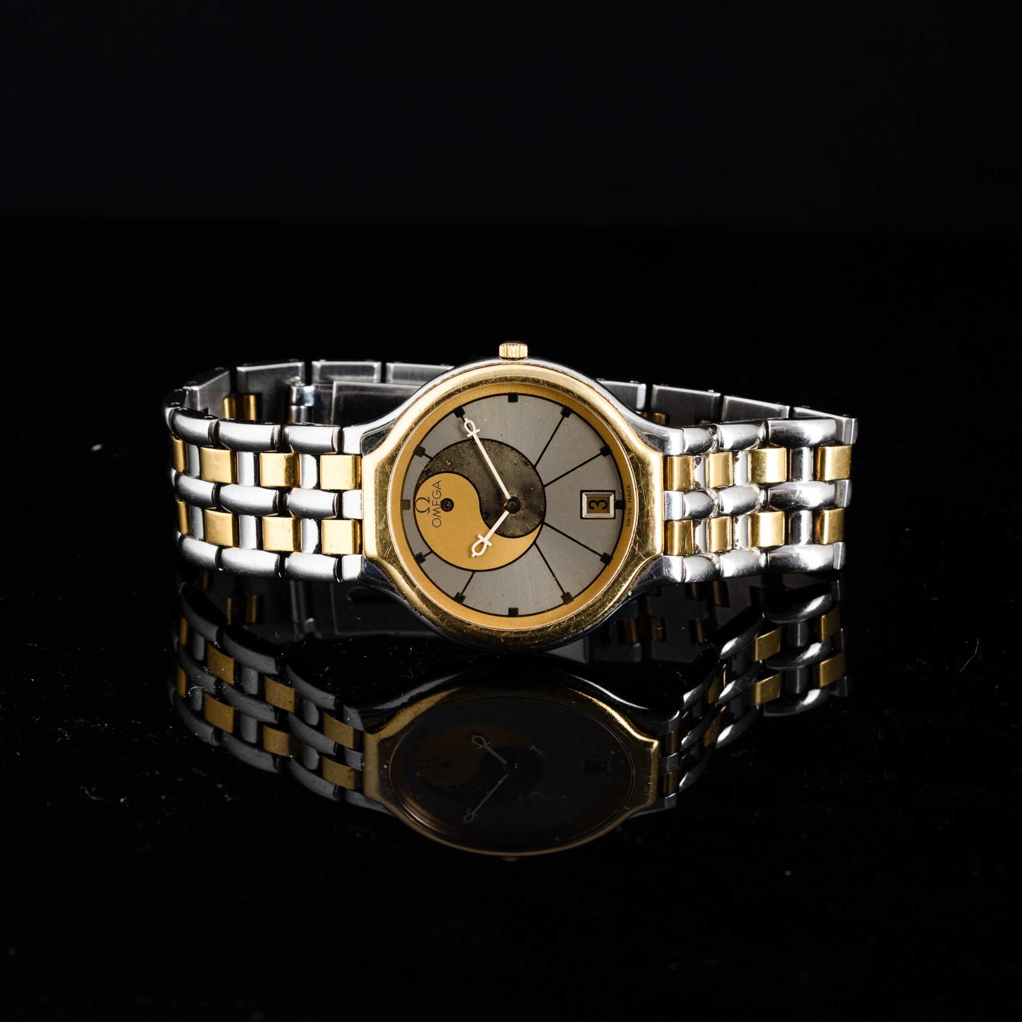 Omega - De Ville Yin & Yan Acciaio e Oro con Datario Ad Ore Sei al Quarzo 32 MM