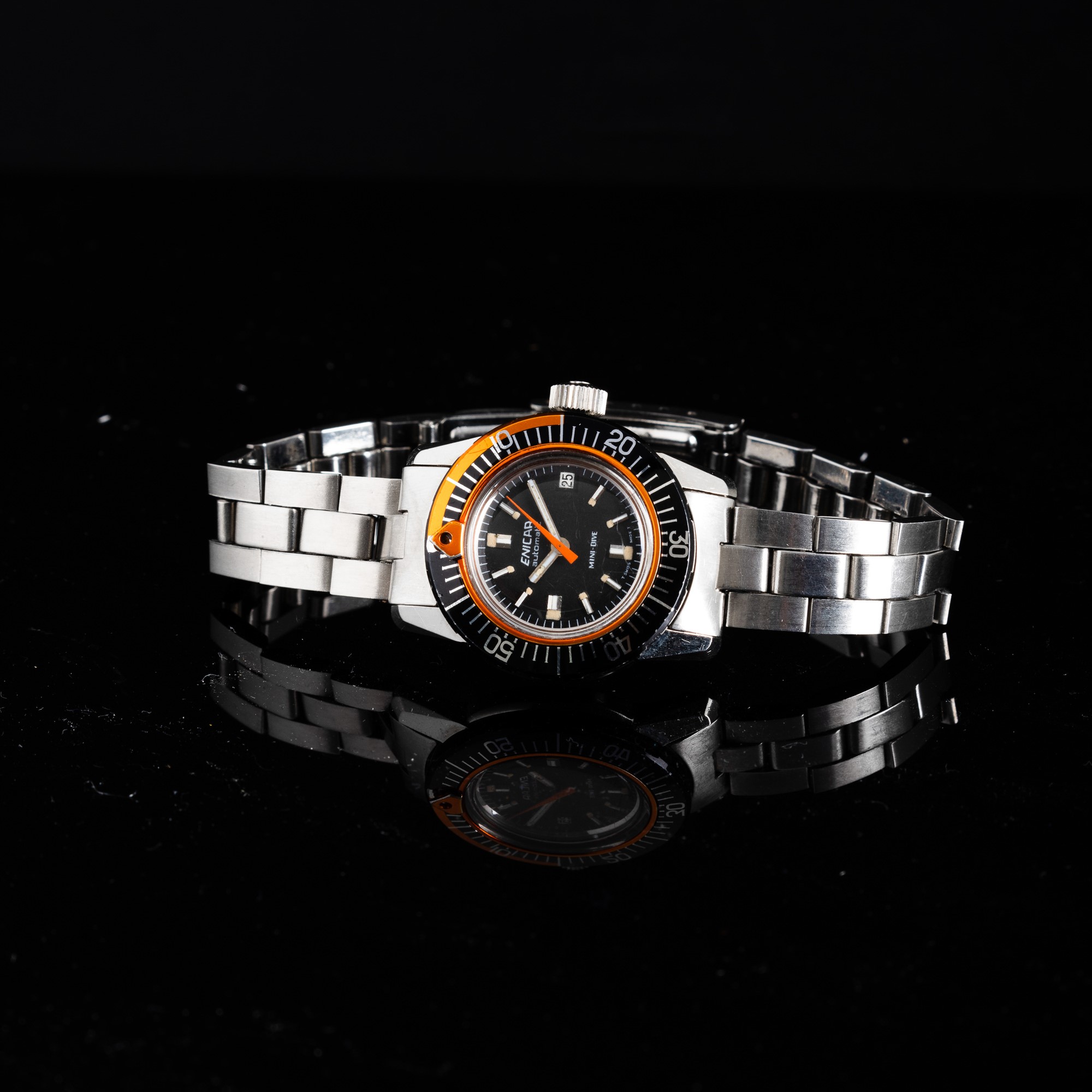Enicar - Mini Lady in Acciaio, Carica Manuale, Ghiera Girevole, Quadrante Nero con Indici Applica...