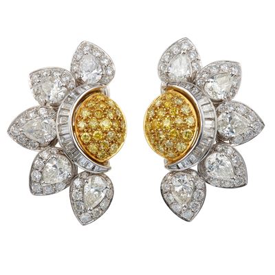 Orecchini, montatura in oro bianco e oro giallo 750/1000 con diamanti