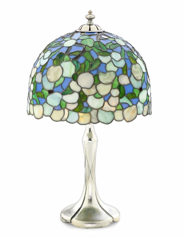 Lampada modello "Tiffany". Argenteria artistica italiana del XX-XXI secolo. Argentiere Vavassori, Milano