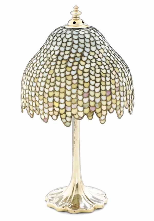 Lampada modello "Tiffany". Argenteria artistica italiana del XX-XXI secolo. Argentiere Vavassori, Milano