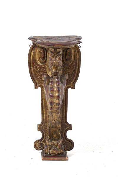Piccola Consolle in Legno Intagliato, Sostegno in Forma di Animale Fantastico. XIX Secolo