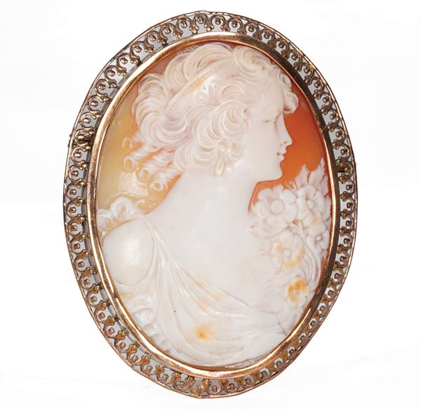 Cameo and low karat gold brooch/pendant. Damage