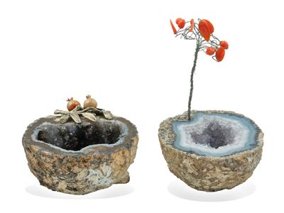 Romolo Grassi, Coppia di geodi decorati con melograni in argento, smalti policromi e corallo