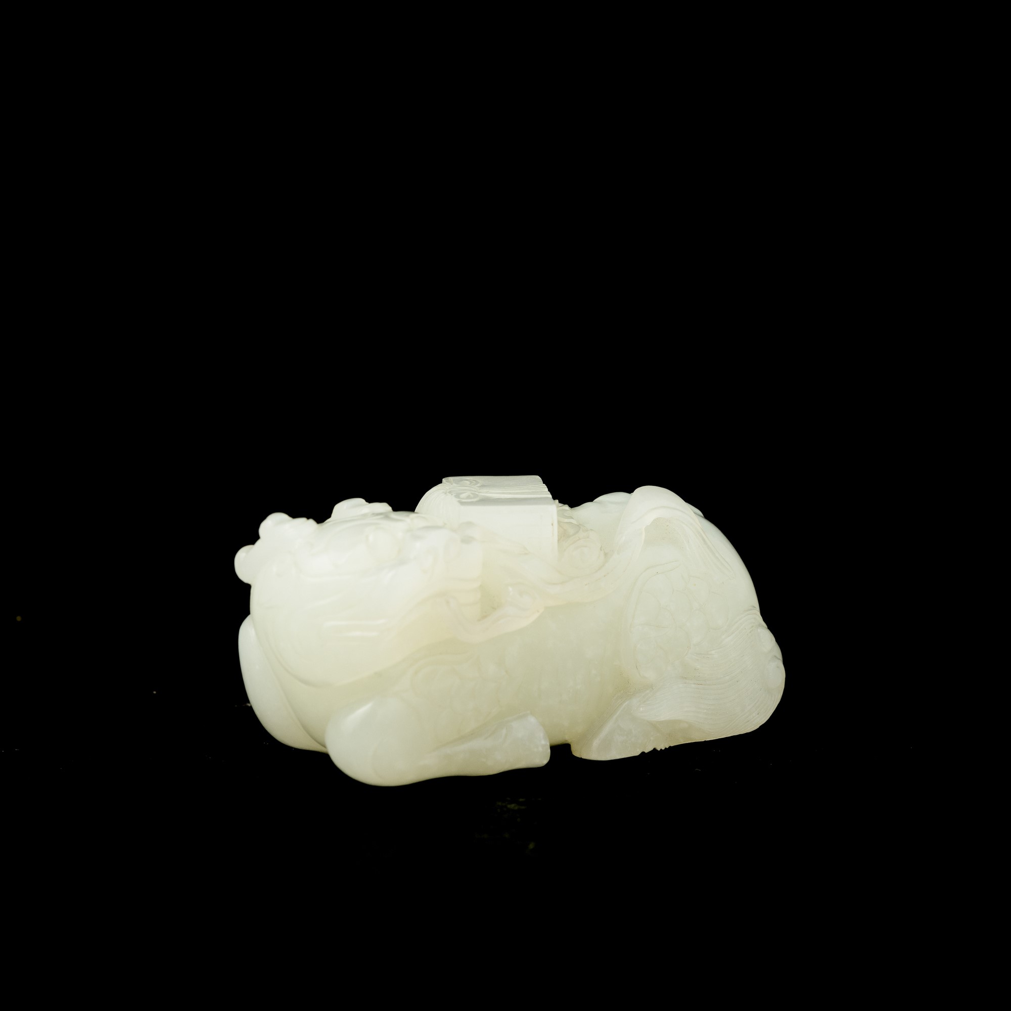 Figura di Giada Bianca Raffigurante Gatto, Cina, Dinastia Qing, XIX Secolo