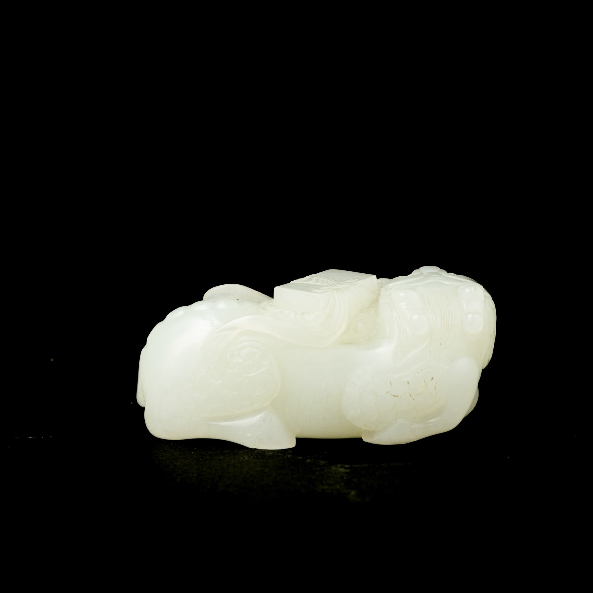 Figura di Giada Bianca Raffigurante Gatto, Cina, Dinastia Qing, XIX Secolo