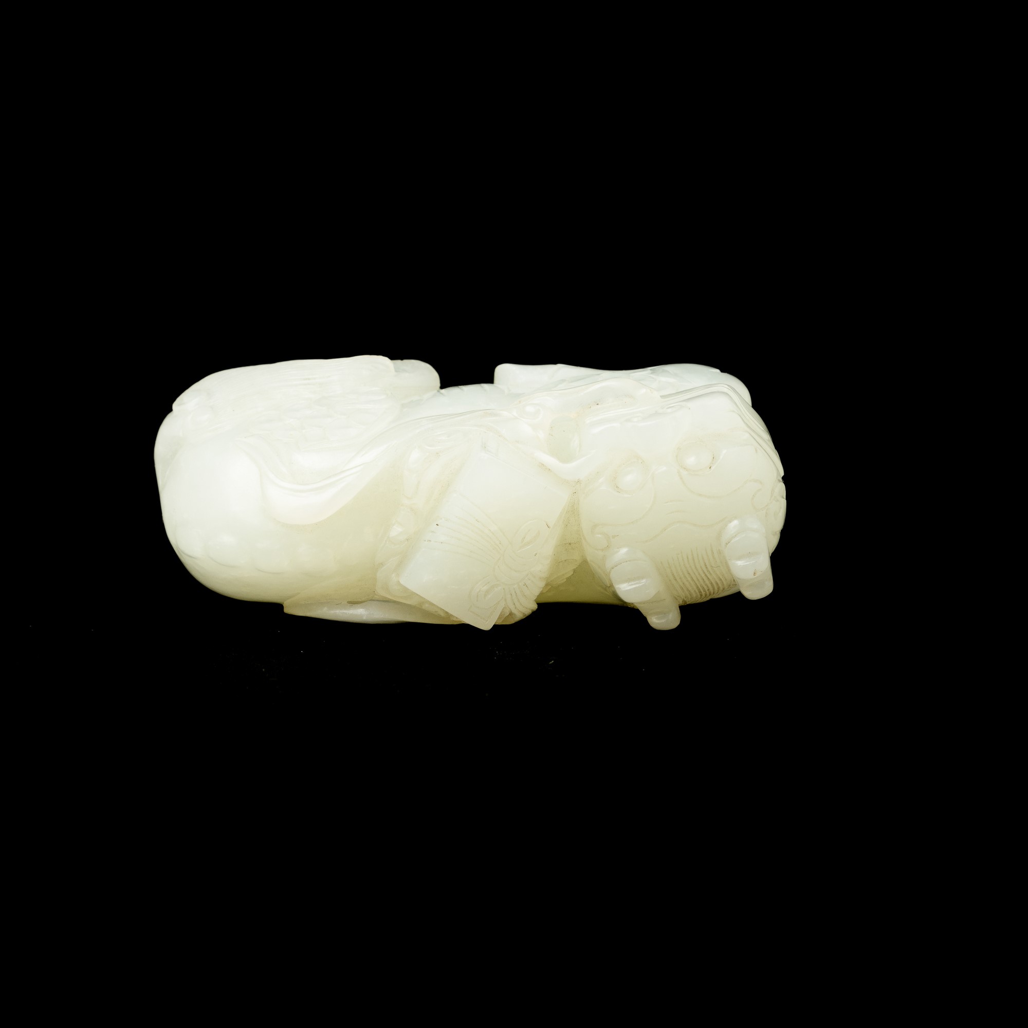 Figura di Giada Bianca Raffigurante Gatto, Cina, Dinastia Qing, XIX Secolo