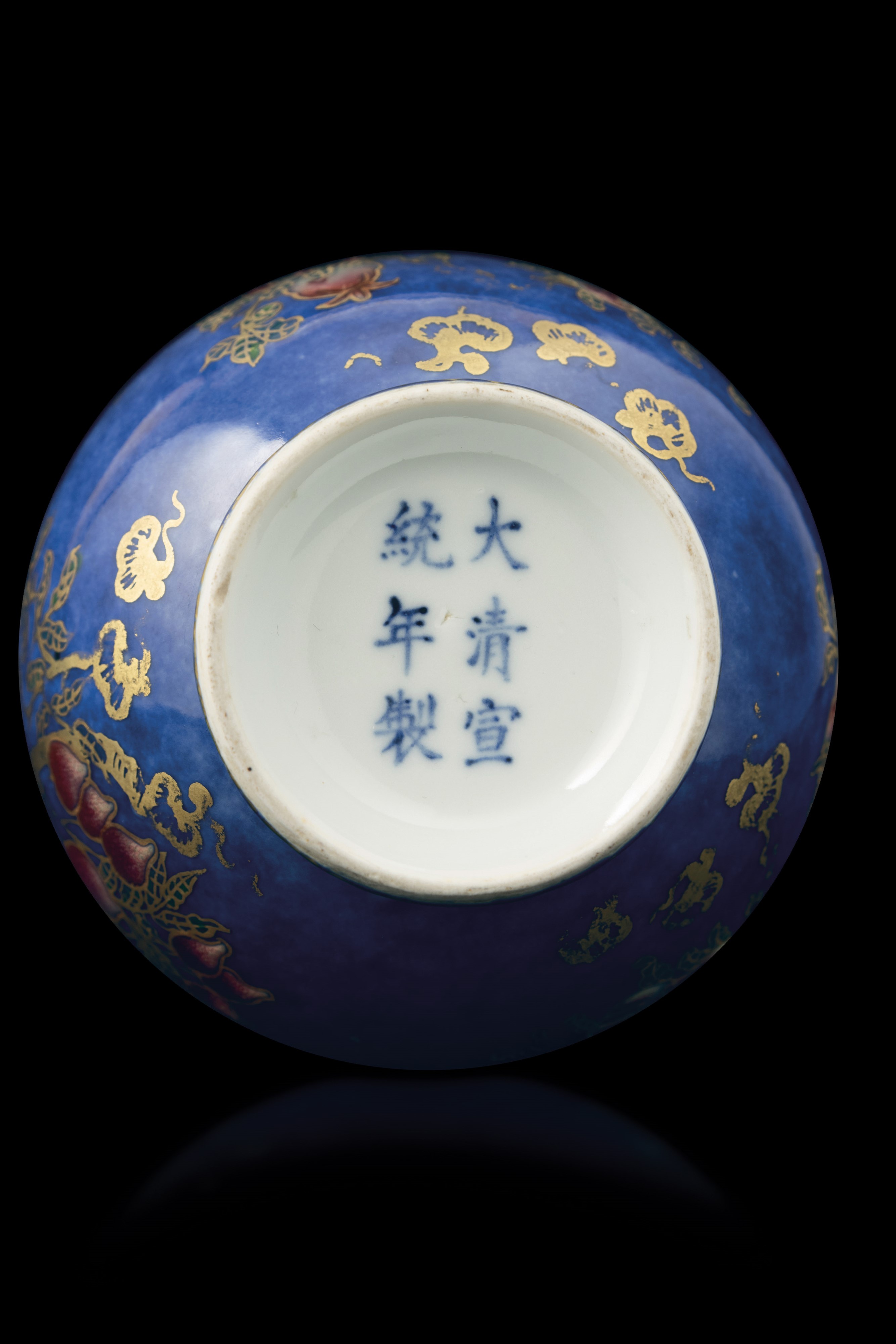 Vaso in Porcellana Blu con Motivi Floreali e Motivi Dorati Geometrici, Cina, Dinastia Qing, Epoca...