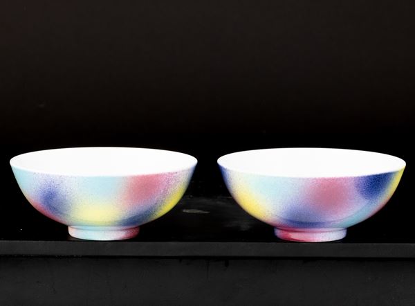 Coppia di ciotole in porcellana multicolore, Cina, XIX secolo