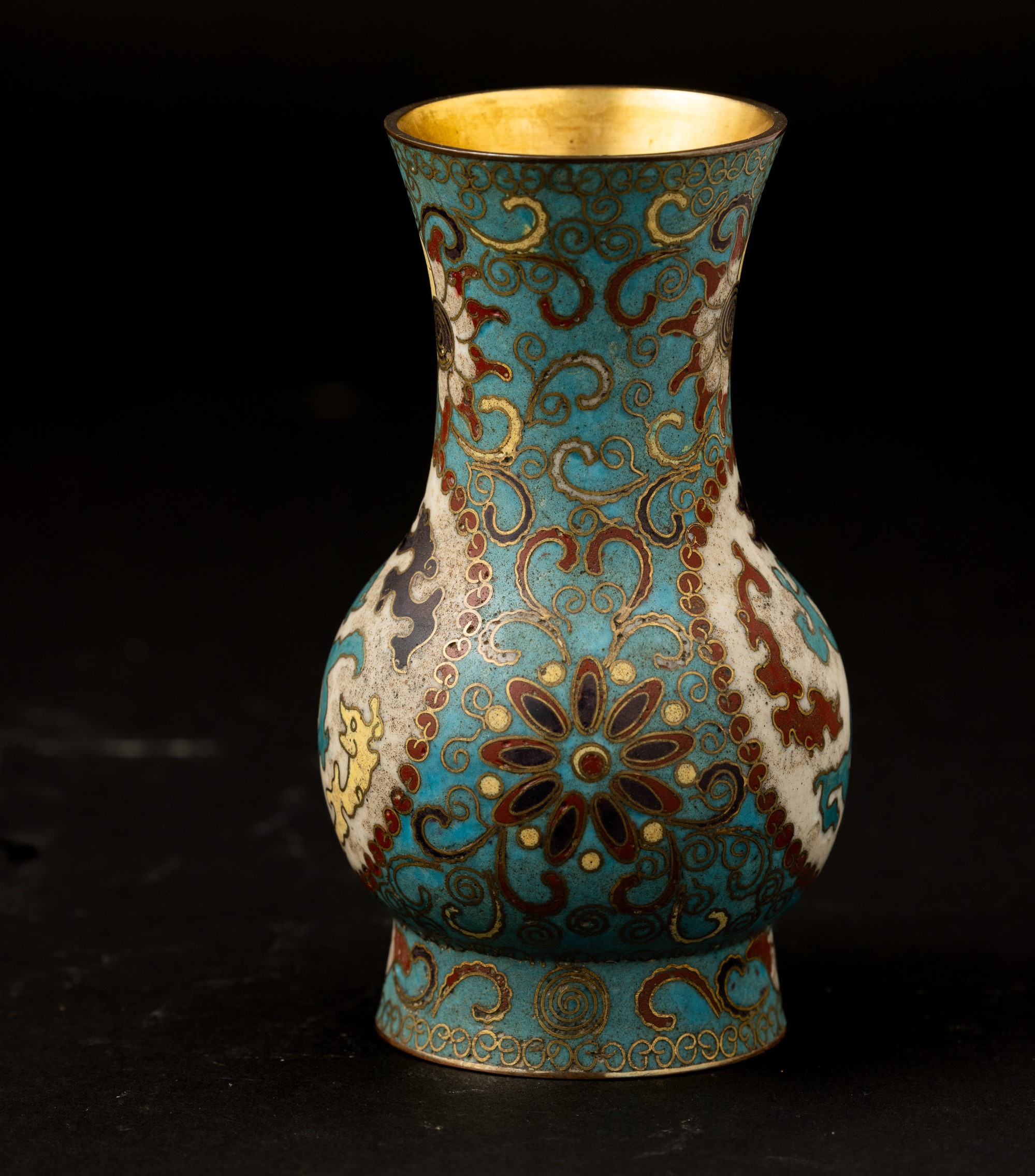 Piccolo Vaso Cloisonné a Decoro Floreale, Cina, Dinastia Qing, Epoca Qianlong, XVIII Secolo