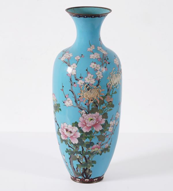 Grande vaso a smalti con decoro floreale, Giapppone inizio XX secolo