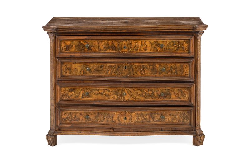 Cassettone in noce e radica di noce. Lombardia, XVIII secolo  - Asta Dimore Italiane - Cambi Casa d'Aste