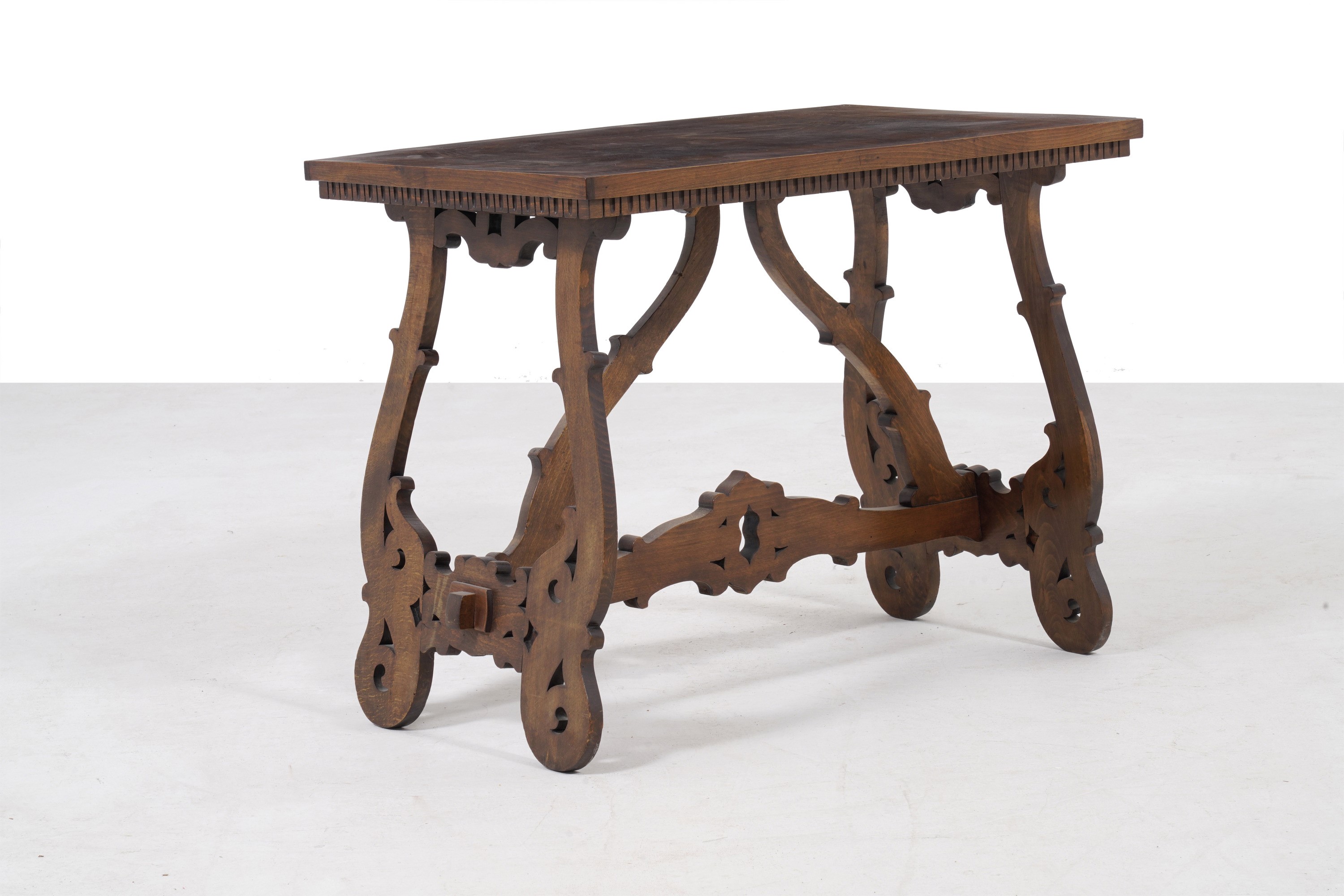 Tavolo in legno con gambe a lira, XX secolo