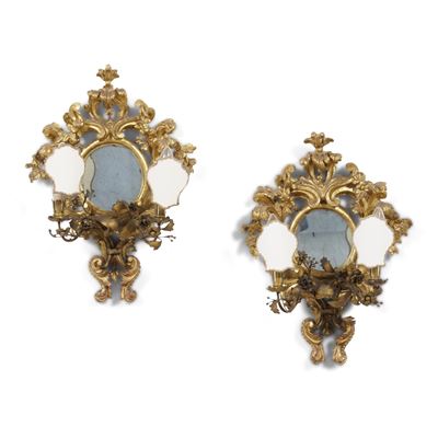 Coppia di Appliques in Legno Intagliato, Traforato e Dorato. XIX Secolo