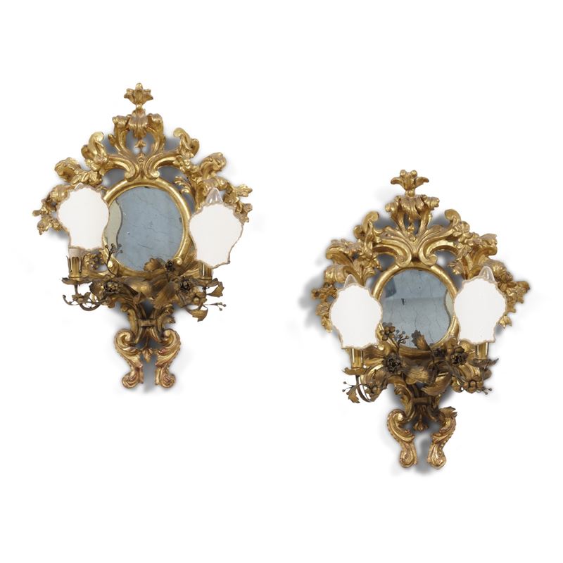 Coppia di appliques in legno intagliato, traforato e dorato. XIX secolo  - Auction Antique - Cambi Casa d'Aste