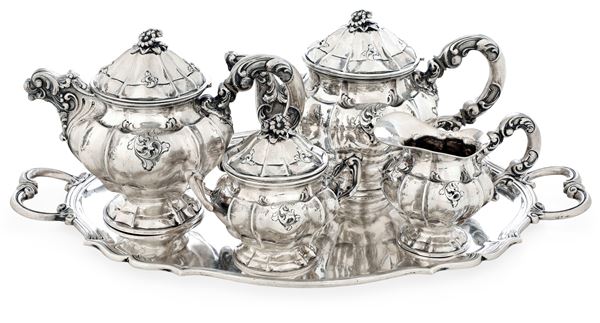 Servizio da tè. Argenteria italiana della prima metà del XX secolo