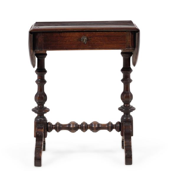 Tavolino Luigi Filippo con alette. XIX-XX secolo