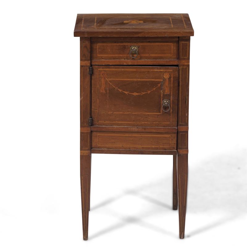 Comodino direttorio in legno intarsiato. XIX-XX secolo  - Auction Antique - Cambi Casa d'Aste