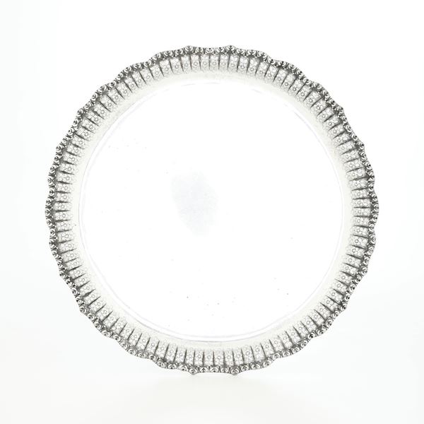 Piatto. Argenteria italiana del XX secolo, bollo con fascio littorio in uso dal 1935 al 1945, marchio dell'argentiere consunto