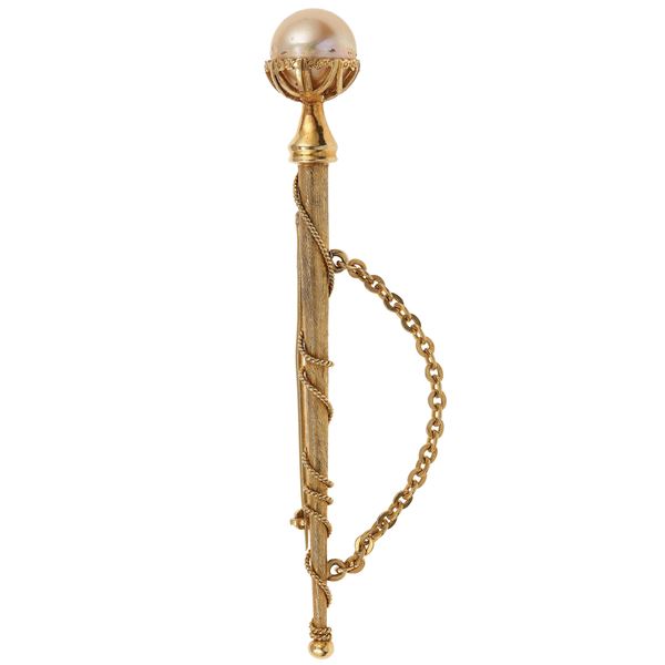 Cultured pearl and gold brooch