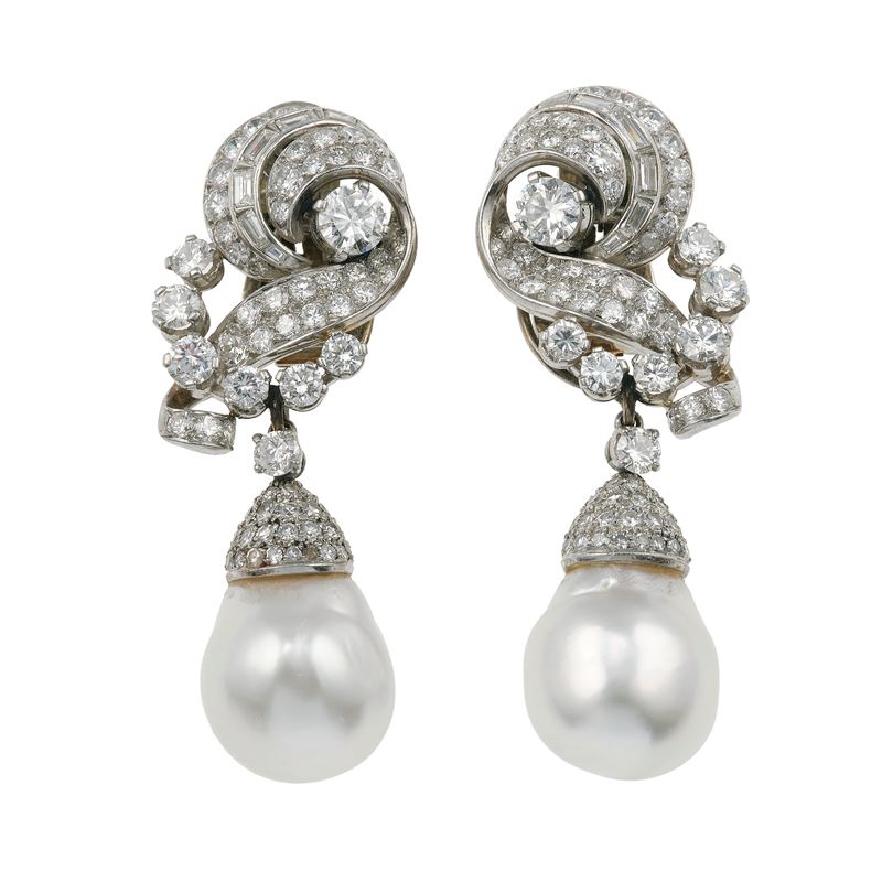 Orecchini pendenti con perle coltivate e diamanti  - Asta Fine Jewels - Cambi Casa d'Aste