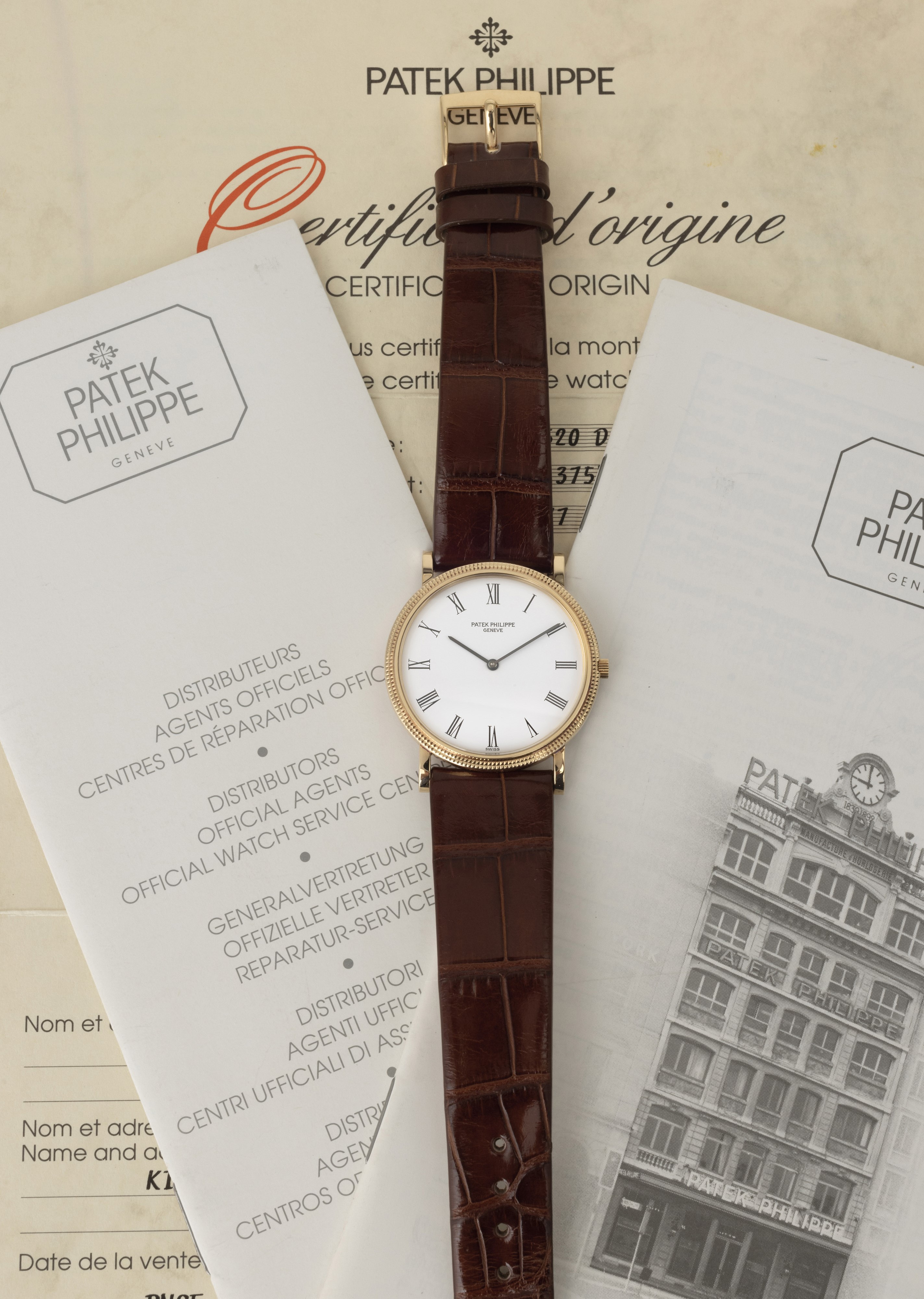 Patek Philippe - Elegante Calatrava Clos De Paris Ref 3520 in Oro Giallo 18k, Quadrante Bianco Nu...