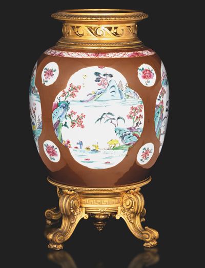Vaso in Porcellana "café Au Lait" Famiglia Rosa, con Paesaggio Entro Riserve Sagomate, Montatura ...