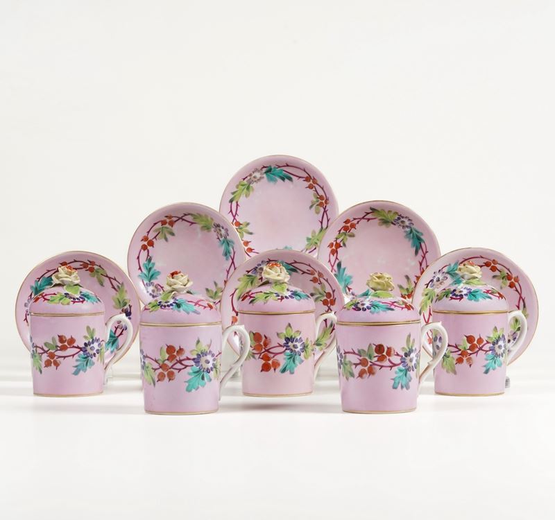 Sei cioccolatiere con coperchio. Manifattura indeterminata, XX secolo.  - Auction Ceramics and glass - Cambi Casa d'Aste