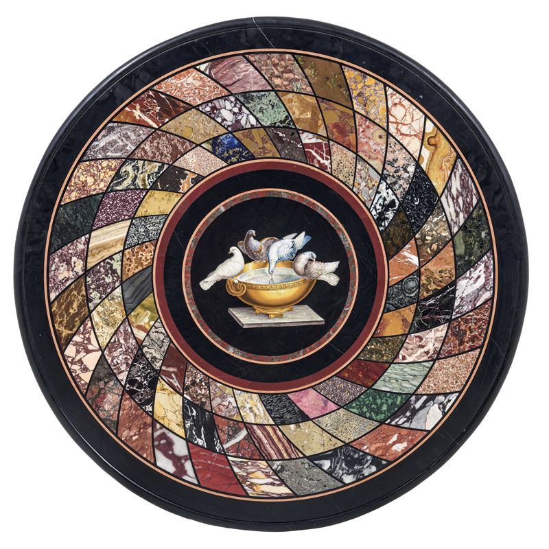 Piano circolare a commesso di marmi centrato da micromosaico. Roma, XIX secolo  - Asta Sei Secoli di Arti e Arredi - III - Cambi Casa d'Aste