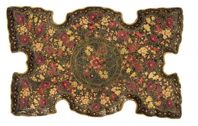 Vassoio in Papier-maché. Probabilmente Persia, XVIII Secolo