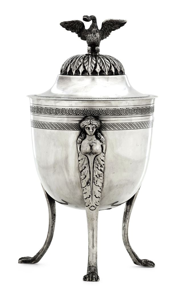 Grande zuccheriera a tripode. Italia (Napoli?), probabile XX secolo