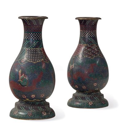 Coppia di Vasi in Rame Cloisonné a Smalti Policromi con Decori Geometrici e Figure di Uccelli, Gi...