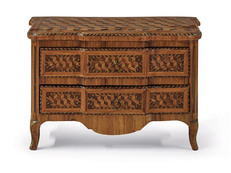 Modellino di commode intarsiato a marqueterie. XIX secolo  - Asta Sei Secoli di Arti e Arredi - III - Cambi Casa d'Aste