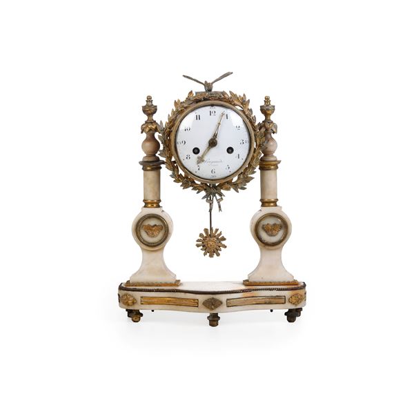 Pendola da tavolo a portico. Francia, XIX secolo