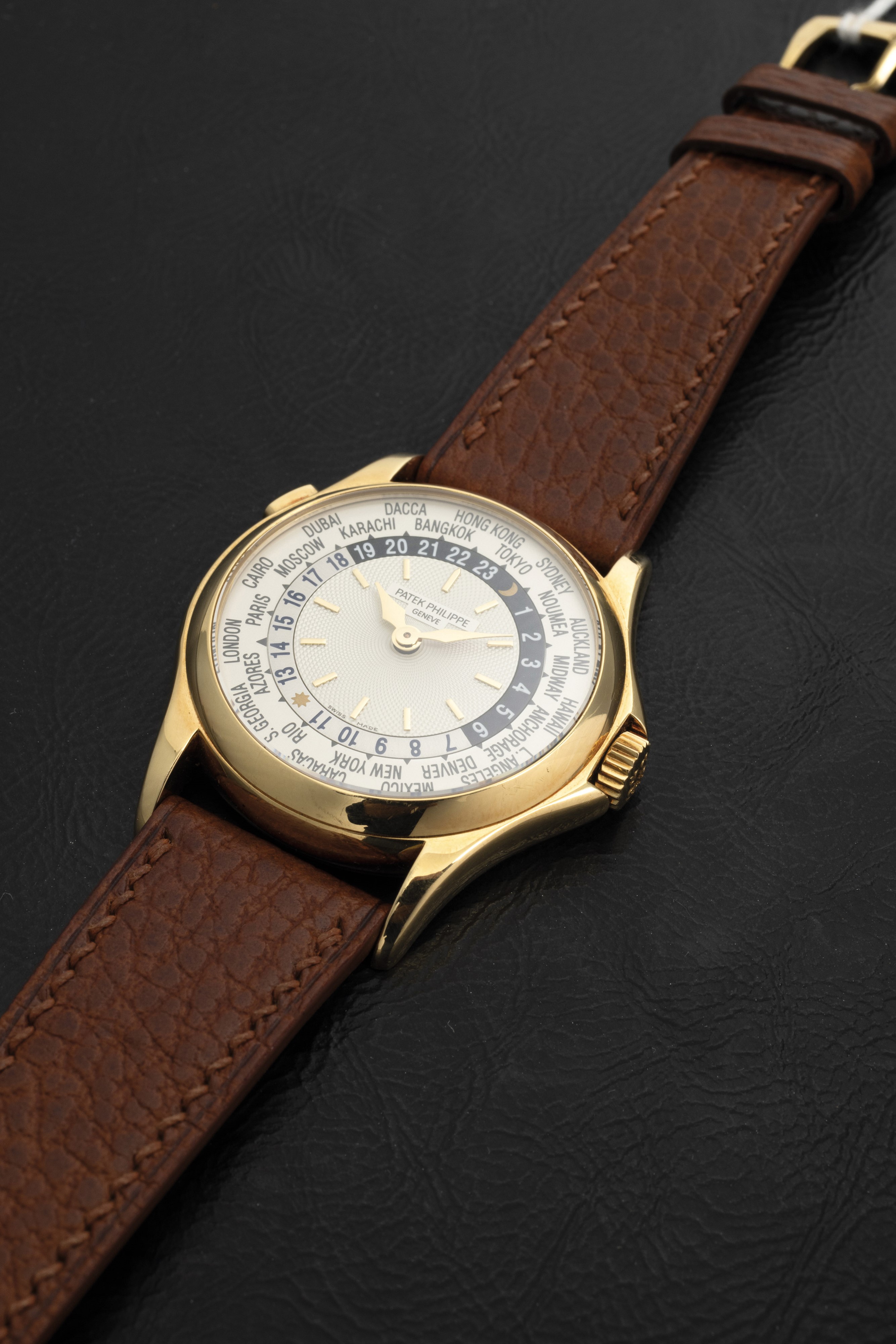 Patek Philippe - Raffinato ed Attraente Worldtime Ref 5110j in Oro Giallo, Quadrante con Lavorazi...