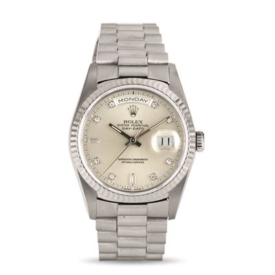 Elegante Daydate, Ref 18239, in Oro Bianco 18k, Quadrante Argentè con Indici in Diamanti, Braccia...