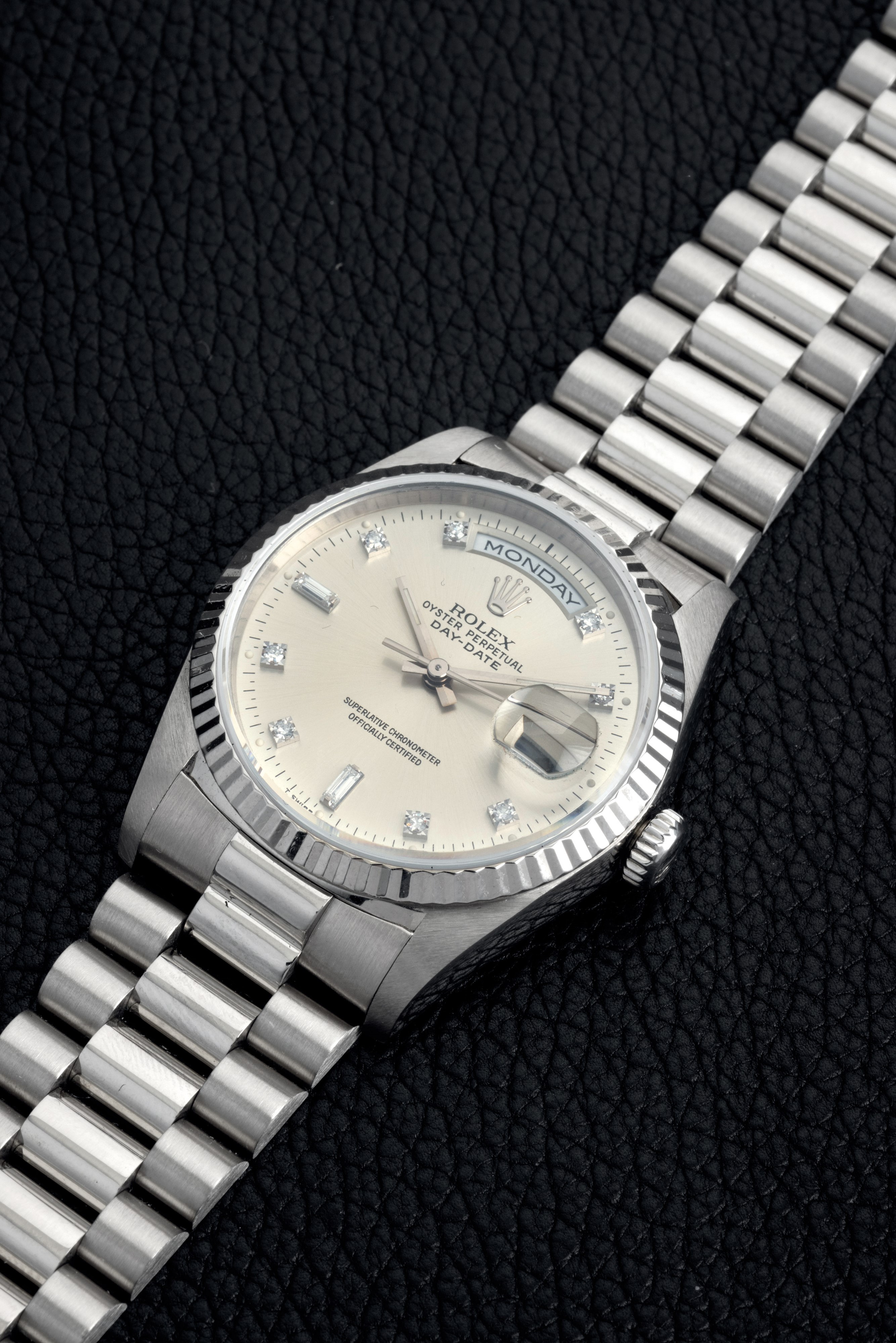 Rolex - Elegante Daydate, Ref 18239, in Oro Bianco 18k, Quadrante Argentè con Indici in Diamanti,...