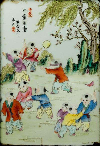 Placca in porcellana, Scena con bambini, Cina, XX secolo