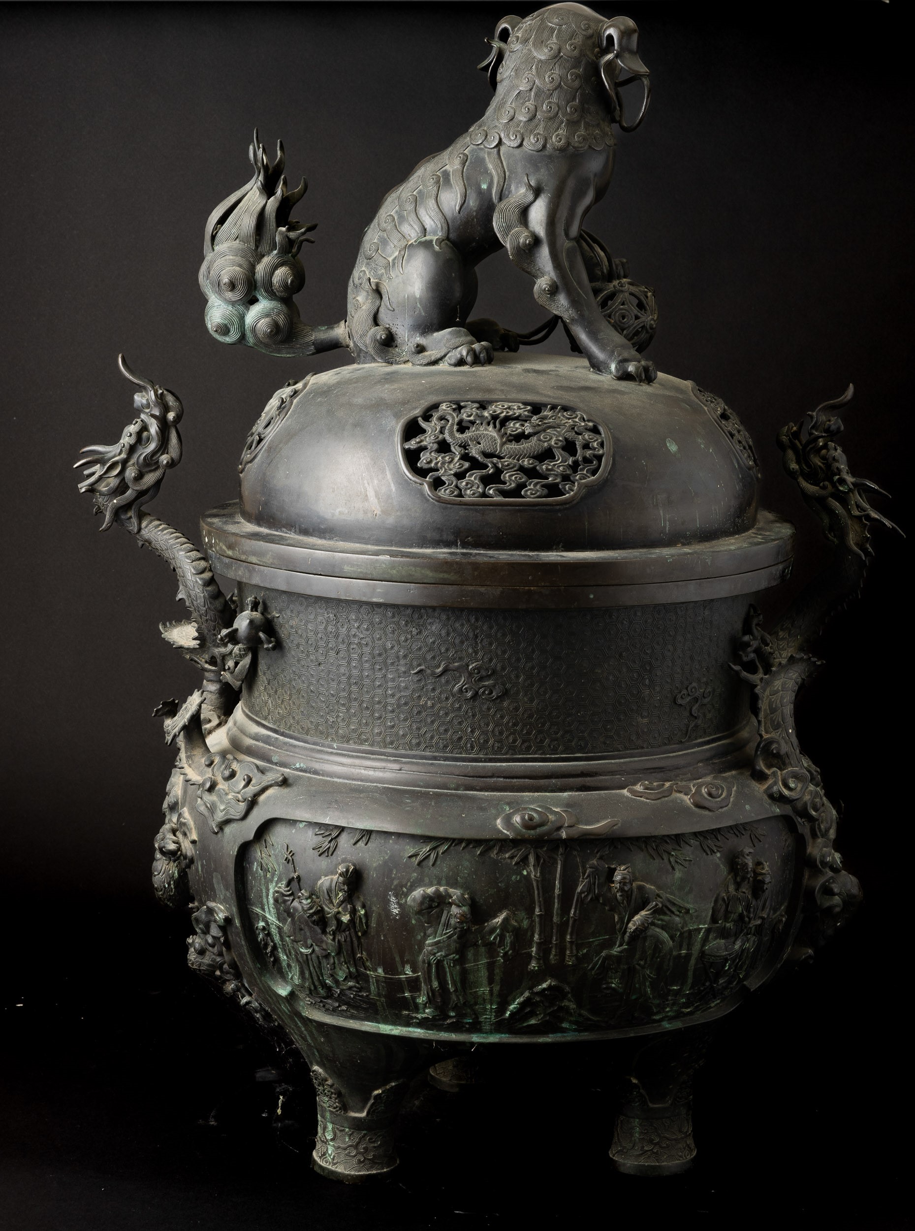 Grande Incensiere in Bronzo Riccamente Decorato con Cane di Pho, Cina, Dinastia Qing, XIX Secolo