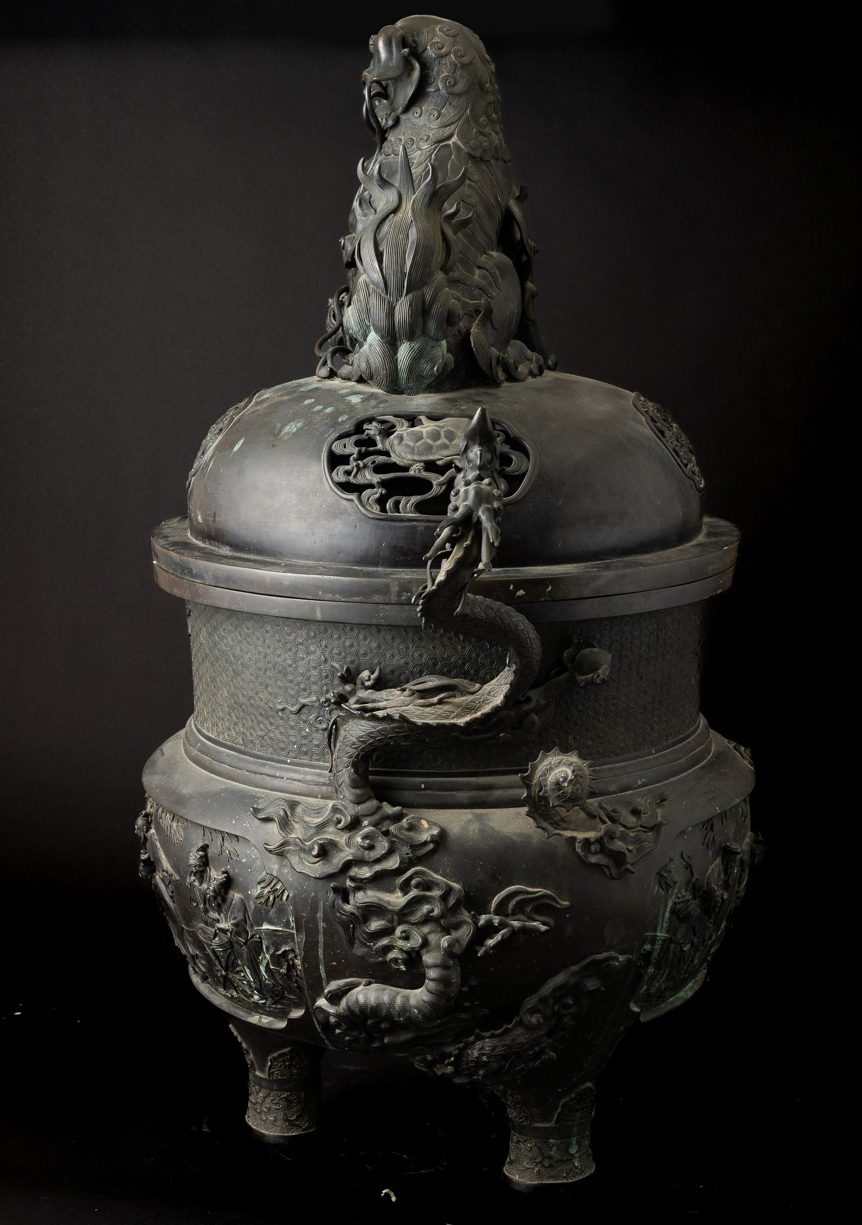 Grande Incensiere in Bronzo Riccamente Decorato con Cane di Pho, Cina, Dinastia Qing, XIX Secolo