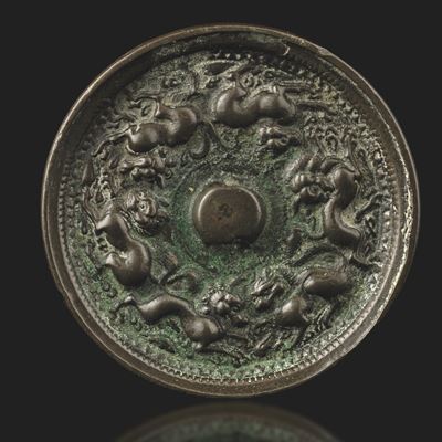 Specchio in Bronzo con Animali Fantastici a Rilievo, Cina, Dinastia Han, XII Secolo